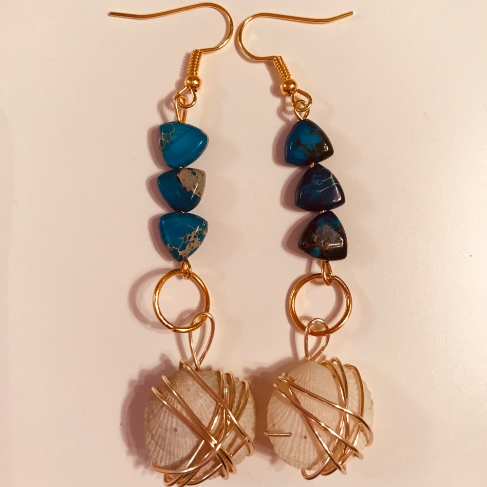 Shell 🐚 earrings. - Picture 2 of 3